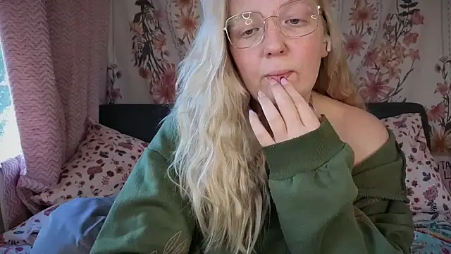 Snapshot of Daisyxoxo_ chatting on 09/25/25, 08:29 Daisyxoxo online show from 09/25/25, 08:29