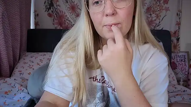 Snapshot of Daisyxoxo_ chatting on 10/07/25, 08:33 Daisyxoxo online show from 10/07/25, 08:33