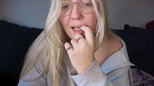 Snapshot of Daisyxoxo_ chatting on 11/02/25, 10:17 Daisyxoxo online show from 11/02/25, 10:17