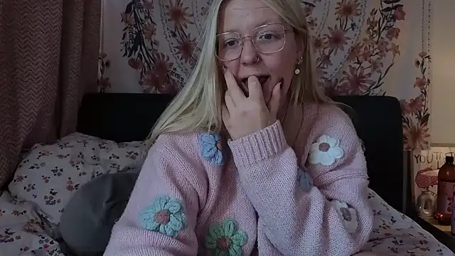 Daisyxoxo  online show from 03/03/26, 09:48