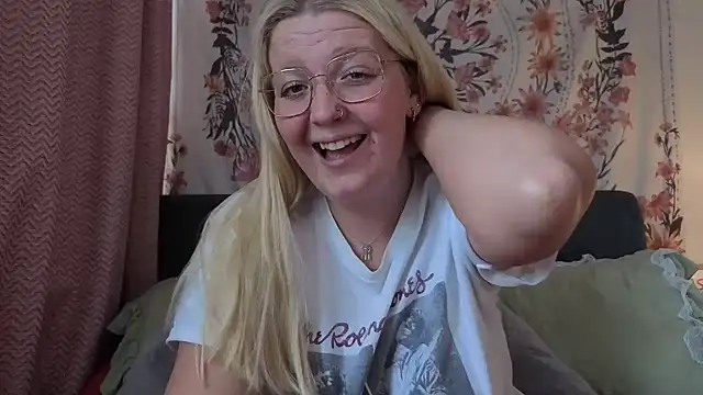 Daisyxoxo  online show from 04/10/26, 08:52