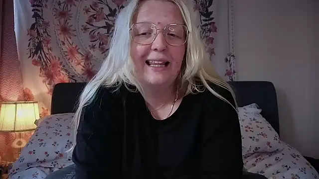 Daisyxoxo  online show from 05/19/26, 08:42