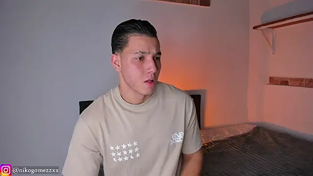 Snapshot of max_valiant1 chatting on 10/15/25, 04:12 max valiant1 online show from 10/15/25, 04:12