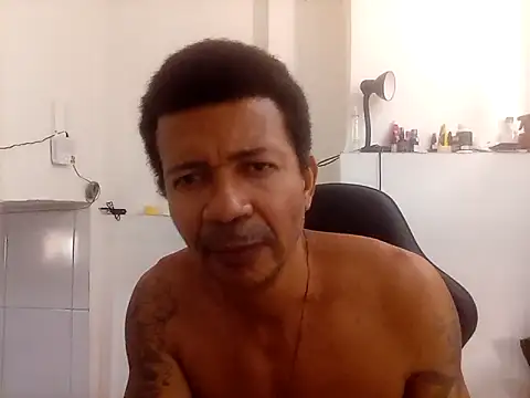 moreno25centimetro online show from 09/17/25, 12:40