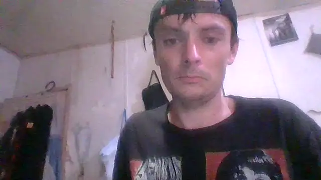 Snapshot of RichardW chatting on 09/13/25, 02:33 RichardW online show from 09/13/25, 02:33