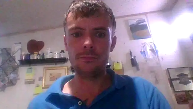 Snapshot of RichardW chatting on 11/12/25, 05:19 RichardW online show from 11/12/25, 05:19