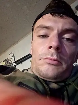 Snapshot of RichardW chatting on 12/18/25, 02:34 RichardW online show from 12/18/25, 02:34