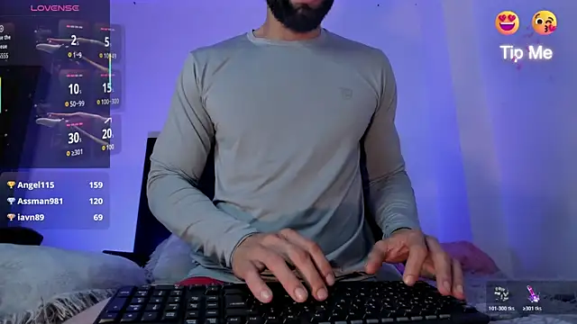 Enzo-wolf33 online show from 04/25/26, 02:03