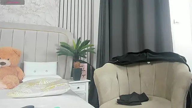 DaryaReed online show from 10/13/25, 04:12