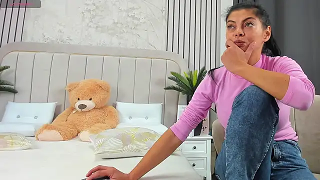 DaryaReed online show from 11/10/25, 05:06