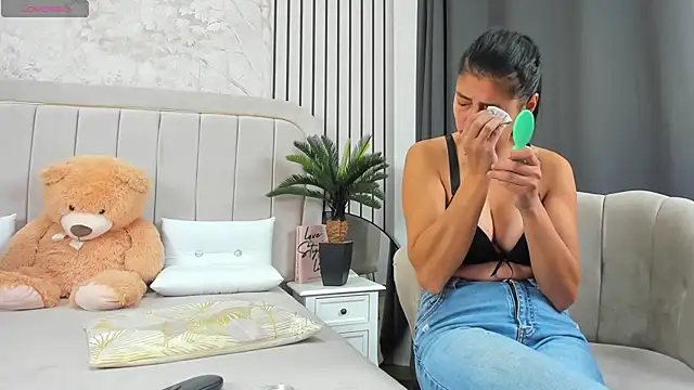 DaryaReed online show from 11/17/25, 05:02