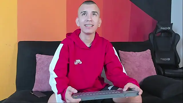 RowanCley online show from 09/11/25, 12:05