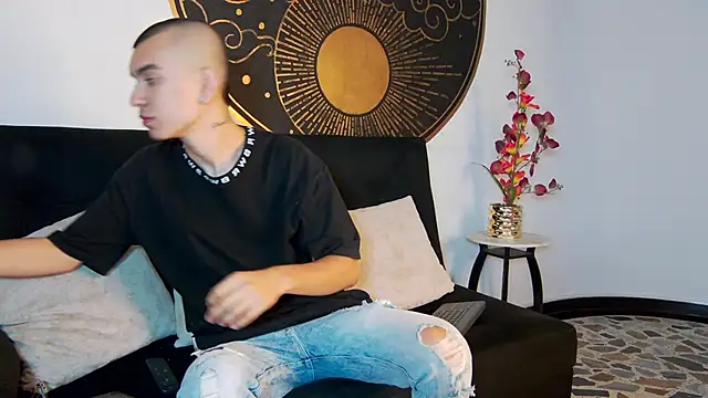 RowanCley online show from 10/09/25, 12:14