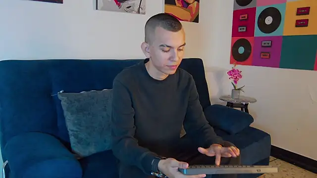 RowanCley online show from 10/17/25, 02:41