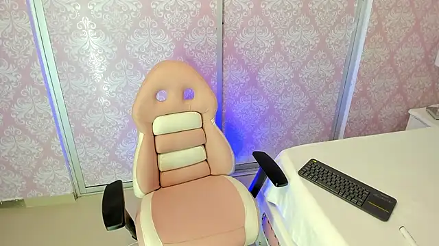 Ailee naughty online show from 11/13/25, 03:05