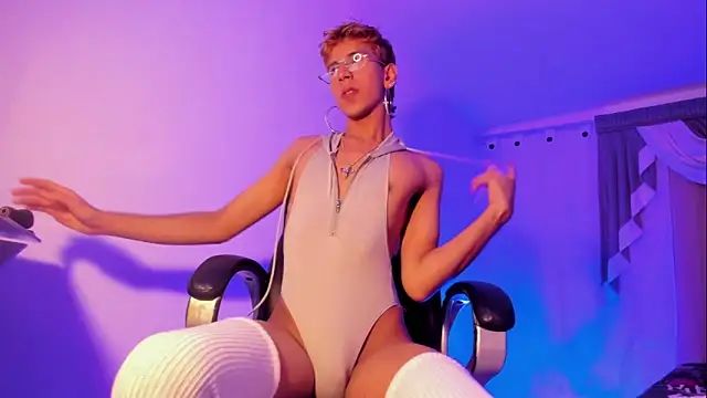 Angelicious Boy online show from 11/29/25, 02:47