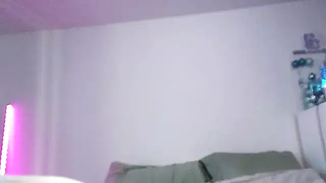 Snapshot of SparklingSoleil chatting on 12/14/25, 08:13 SparklingSoleil online show from 12/14/25, 08:13