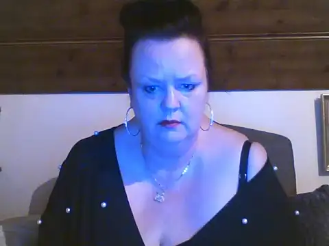 TiffanyMature online show from 04/16/26, 09:39