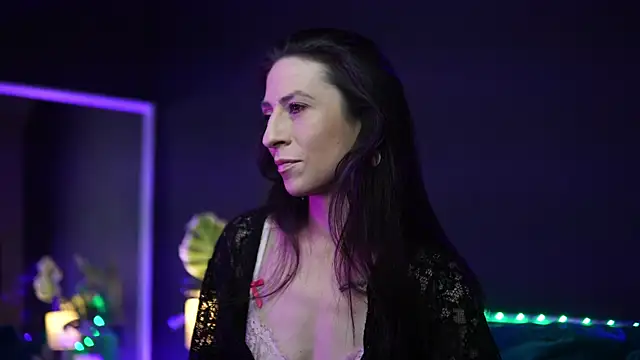 Snapshot of RubyRosa chatting on 10/29/25, 10:11 RubyRosa online show from 10/29/25, 10:11