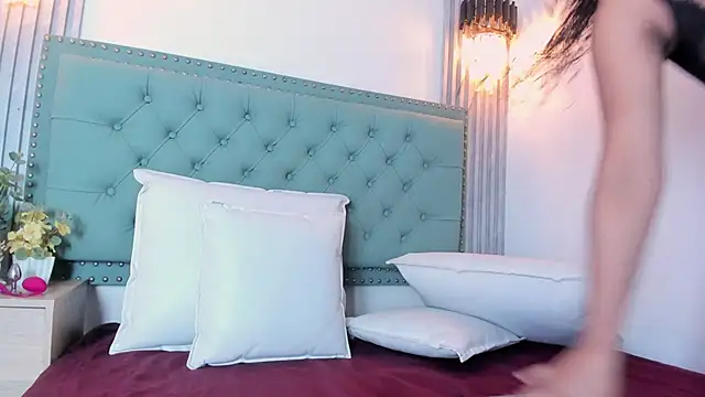 ValeriaJulio  online show from 10/16/25, 06:09