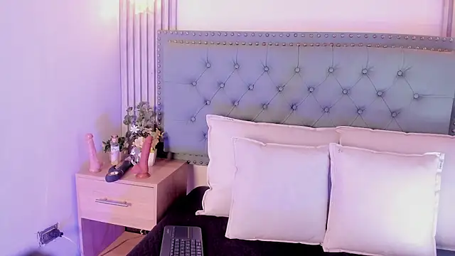 ValeriaJulio  online show from 10/29/25, 07:26