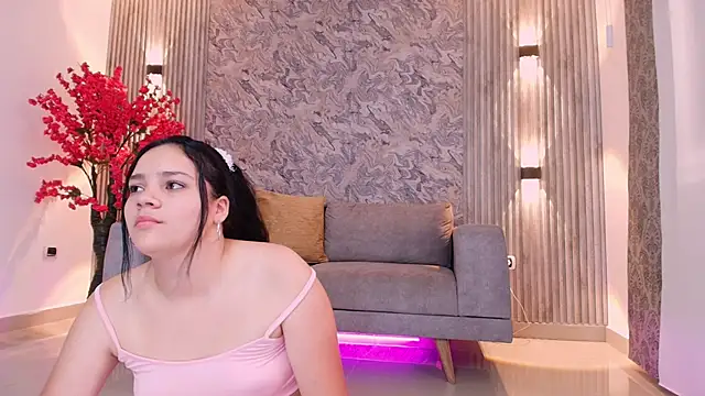 Snapshot of karlie_small chatting on 09/11/25, 07:47 karlie small online show from 09/11/25, 07:47