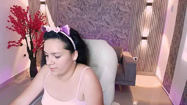 Snapshot of karlie_small chatting on 09/22/25, 07:27 karlie small online show from 09/22/25, 07:27