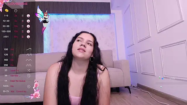 Snapshot of karlie_small chatting on 11/17/25, 07:41 karlie small online show from 11/17/25, 07:41