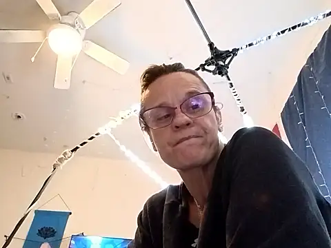 Snapshot of PremiumKitty chatting on 10/26/25, 09:10 PremiumKitty online show from 10/26/25, 09:10