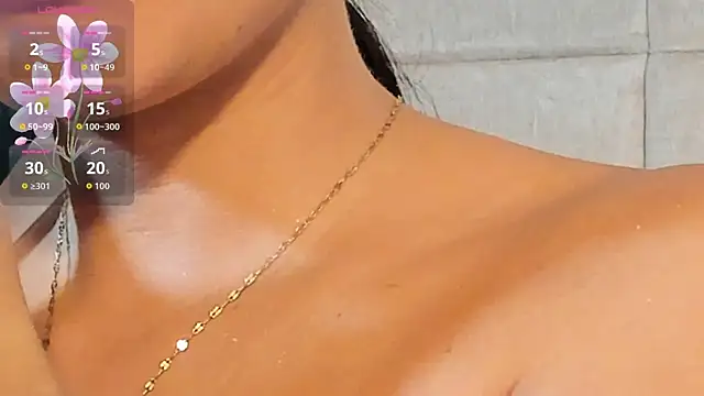 Snapshot of VioletHilton chatting on 10/16/25, 10:00 VioletHilton online show from 10/16/25, 10:00