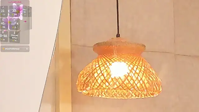 Snapshot of VioletHilton chatting on 11/11/25, 06:41 VioletHilton online show from 11/11/25, 06:41