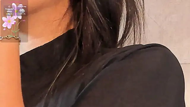 Snapshot of VioletHilton chatting on 11/20/25, 07:46 VioletHilton online show from 11/20/25, 07:46