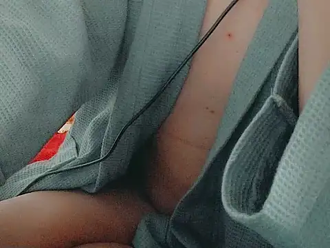 Snapshot of YEUTHUONGNHAU chatting on 12/19/25, 06:37 YEUTHUONGNHAU online show from 12/19/25, 06:37