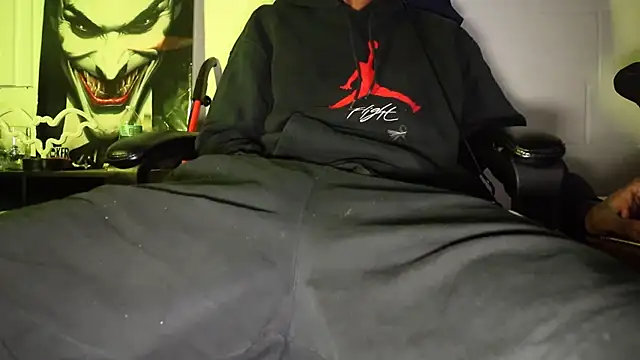 Snapshot of zaddytrey chatting on 02/25/26, 12:53 zaddytrey online show from 02/25/26, 12:53