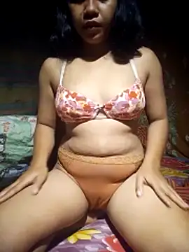 Snapshot of hotmomma8 chatting on 11/01/25, 08:33 hotmomma8 online show from 11/01/25, 08:33