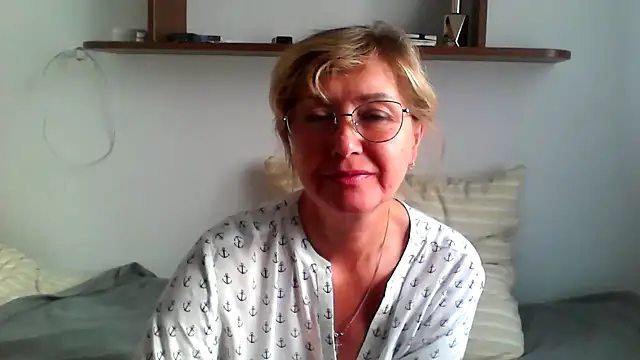 Snapshot of IrynaMolbertx chatting on 09/22/25, 01:35 IrynaMolbertx online show from 09/22/25, 01:35