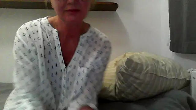 Snapshot of IrynaMolbertx chatting on 09/25/25, 07:28 IrynaMolbertx online show from 09/25/25, 07:28