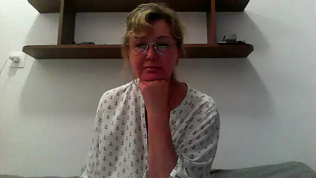 Snapshot of IrynaMolbertx chatting on 09/29/25, 08:35 IrynaMolbertx online show from 09/29/25, 08:35