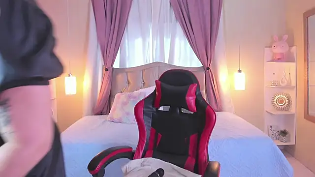 IsabellaHot01 online show from 04/23/26, 08:22