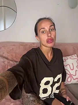 Rosieredxox online show from 05/08/26, 12:21