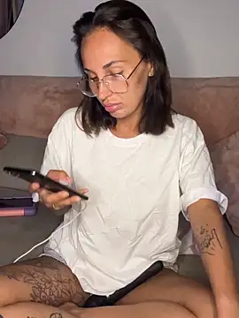 Rosieredxox online show from 05/12/26, 07:11