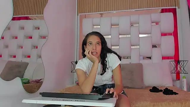 MiaCours online show from 10/05/25, 02:37