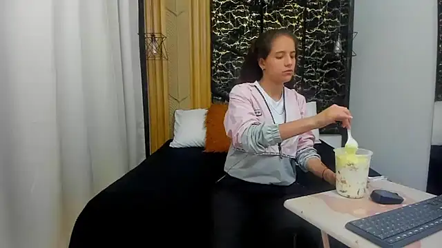 MiaCours online show from 02/23/26, 06:49