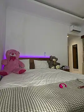 sarahsparkles20 online show from 04/10/26, 01:00