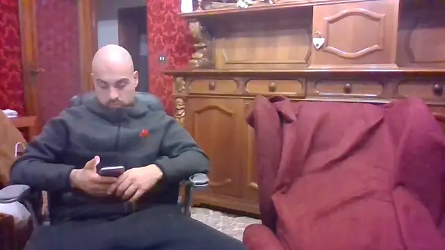 Snapshot of omihaze94 chatting on 12/17/25, 08:15 omihaze94 online show from 12/17/25, 08:15