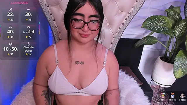 April  foxx online show from 09/19/25, 03:45