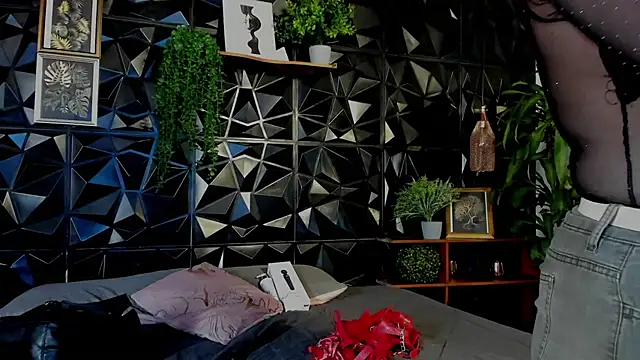 April  foxx online show from 12/17/25, 01:17