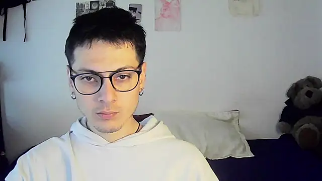 Snapshot of Dioniso_guy8 chatting on 09/28/25, 05:29 Dioniso guy8 online show from 09/28/25, 05:29