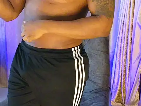 Snapshot of BenjaminCol_ chatting on 10/10/25, 05:17 BenjaminCol online show from 10/10/25, 05:17