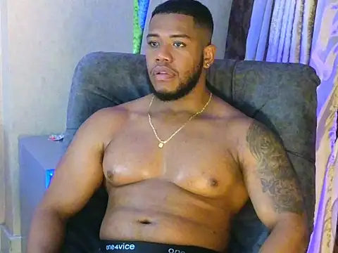 Snapshot of BenjaminCol_ chatting on 10/12/25, 12:42 BenjaminCol online show from 10/12/25, 12:42